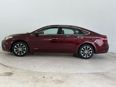 Used 2018 Toyota Avalon XLE Premium FWD image 2
