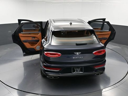Certified 2024 Bentley Bentayga Azure image 40