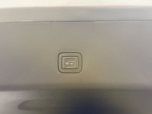 Used 2023 Chevrolet Traverse Premier w/ Redline Edition image 11