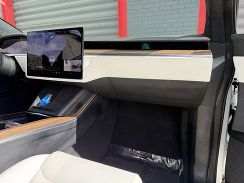 Used 2023 Tesla Model X Standard Range image 19