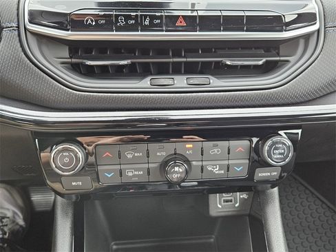 New 2026 Jeep Compass Latitude image 19