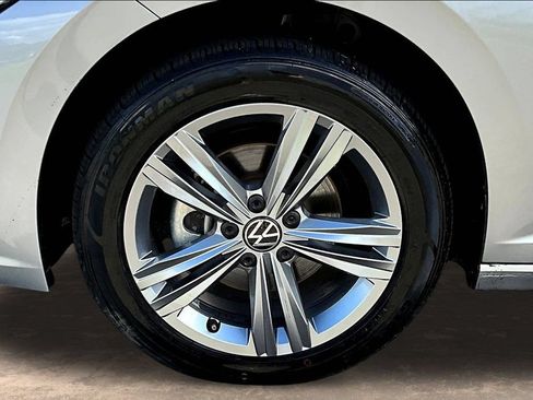 Used 2024 Volkswagen Jetta SE FWD image 35