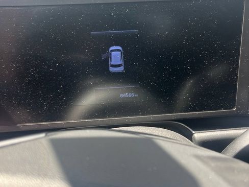 Used 2023 Kia Niro LX FWD image 5