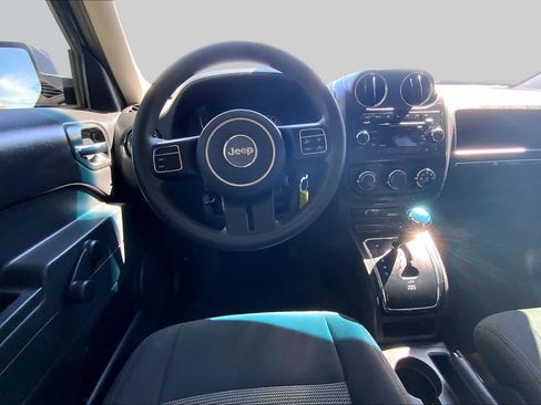 Used 2017 Jeep Patriot Sport AWD/4WD image 6