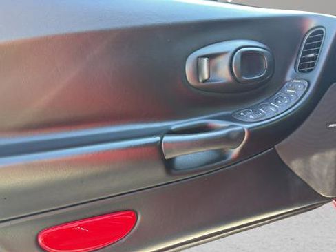 Used 2001 Chevrolet Corvette Convertible w/ Preferred Equipment Group2 image 17