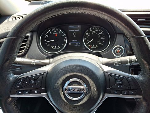 Used 2018 Nissan Rogue SV AWD/4WD image 18