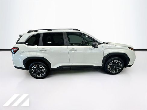 Used 2025 Subaru Forester Premium AWD/4WD image 4