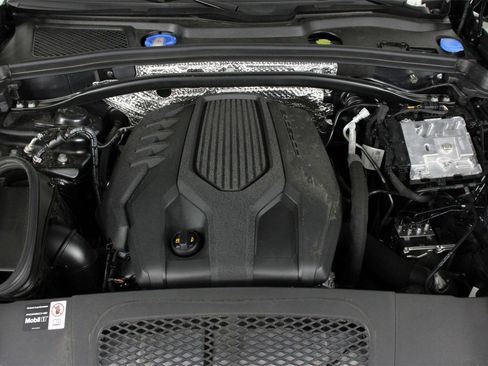 Used 2025 Porsche Macan image 26