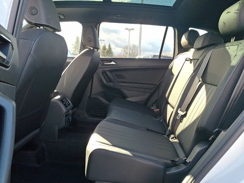 Used 2024 Volkswagen Tiguan SE R-Line image 10