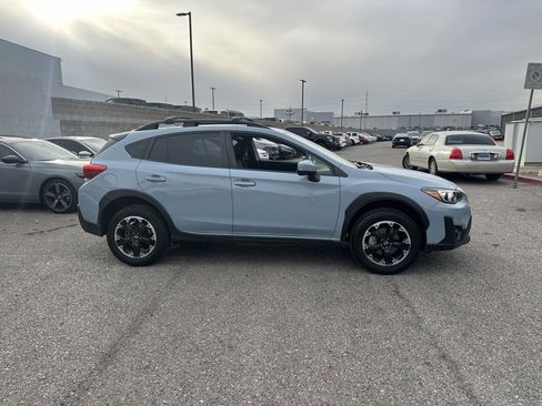 Used 2021 Subaru Crosstrek 2.0i Premium image 4