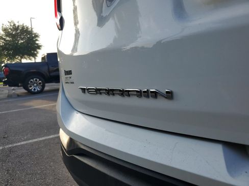 Used 2023 GMC Terrain SLE w/ Driver Convenience Package FWD image 7
