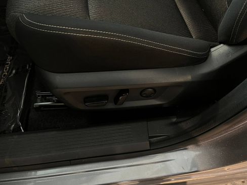 Used 2025 Nissan Rogue SV FWD image 21