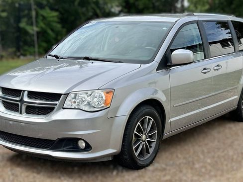 Used 2017 Dodge Grand Caravan SXT FWD image 15