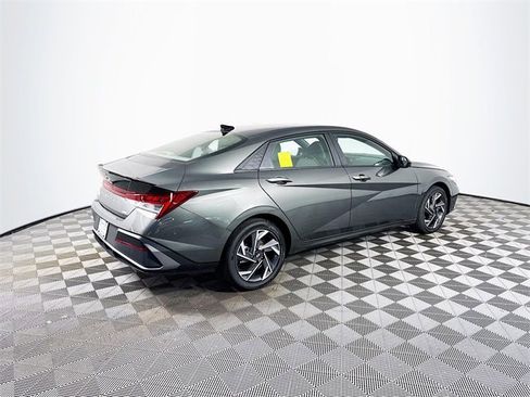 New 2025 Hyundai Elantra SEL image 7