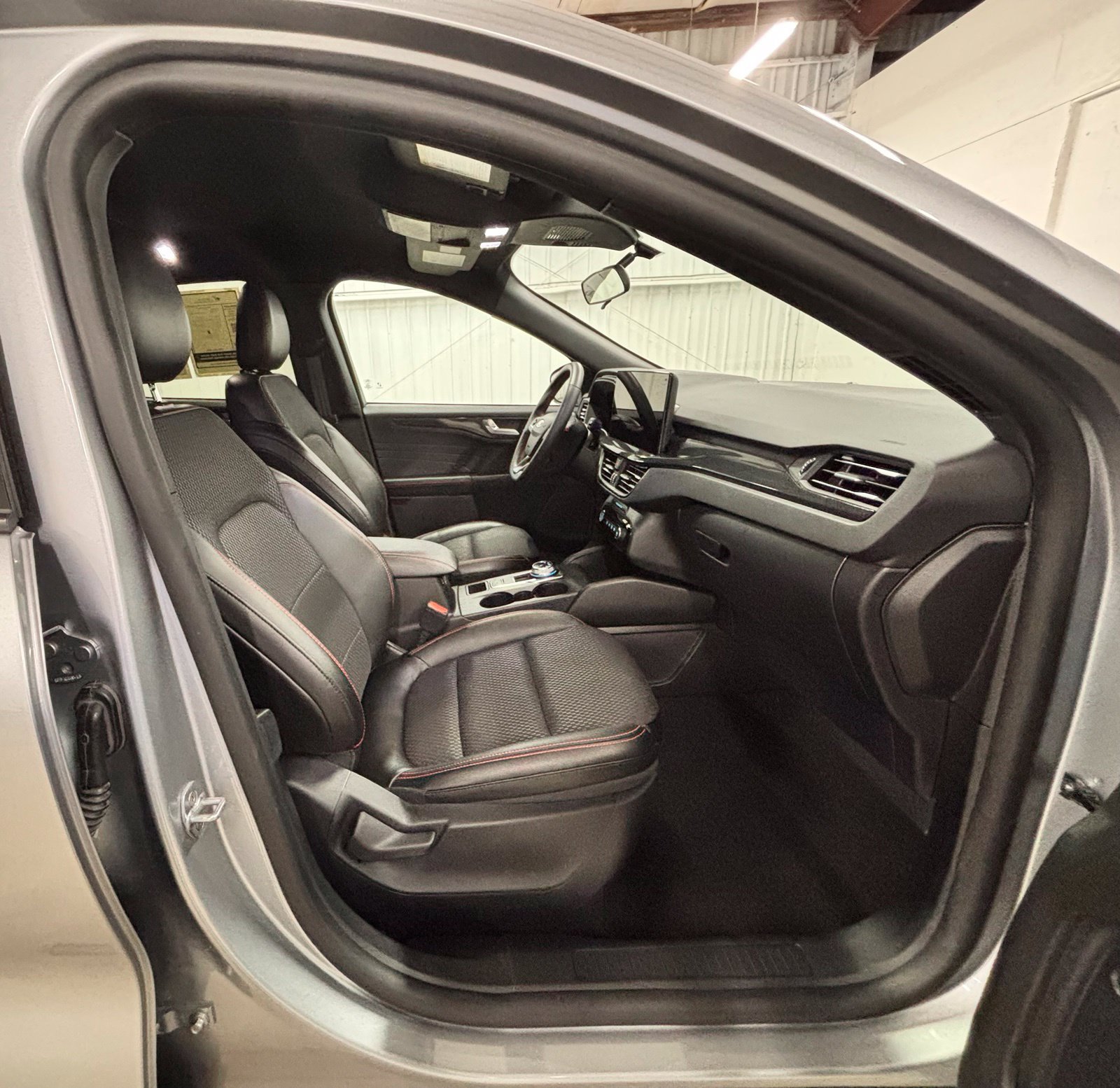 Used 2024 Ford Escape ST-Line w/ Tech Pack #1 FWD image 18