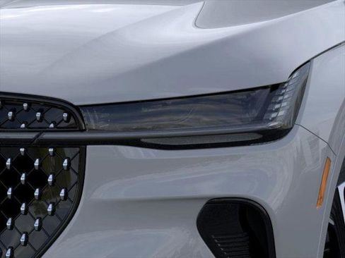 New 2026 Lincoln Nautilus Reserve image 18