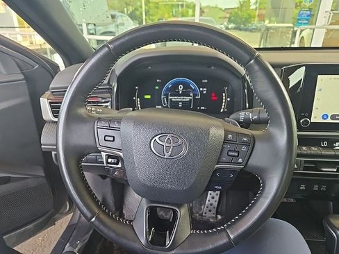 Used 2025 Toyota Camry SE FWD image 7