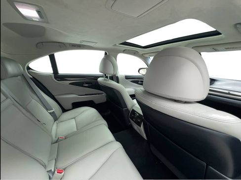 Used 2015 Lexus LS 460 w/ Ultra Luxury Package RWD image 28