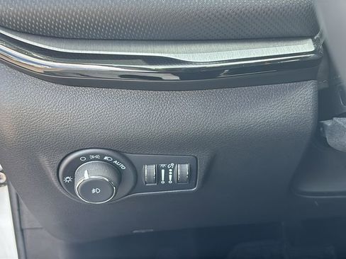 Used 2022 Jeep Compass Trailhawk w/ Trailhawk Convenience Group AWD/4WD image 15