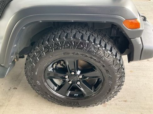 Used 2019 Jeep Wrangler Unlimited Sport image 26