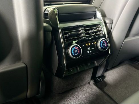 Used 2024 Land Rover Range Rover Sport SE image 16