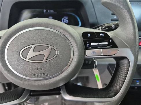 Used 2024 Hyundai Elantra SE FWD image 30