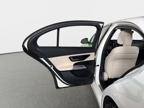 Used 2026 Mercedes-Benz E 350 4MATIC Sedan image 31