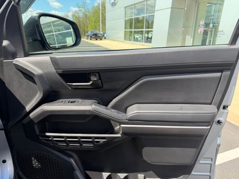 Used 2025 Toyota Tacoma SR5 AWD/4WD image 25