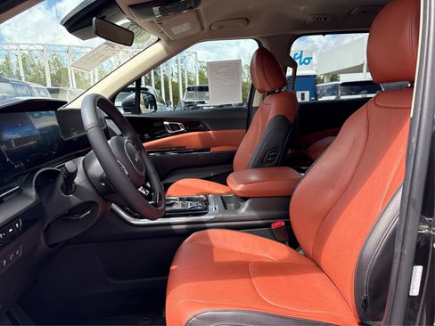 Used 2023 Kia Carnival SX image 9