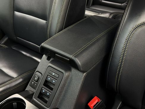 Used 2025 Ford Bronco Badlands image 35