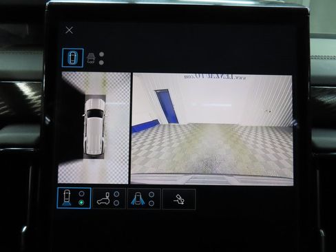 Used 2025 GMC Yukon XL AT4 w/ AT4 Premium Package image 14