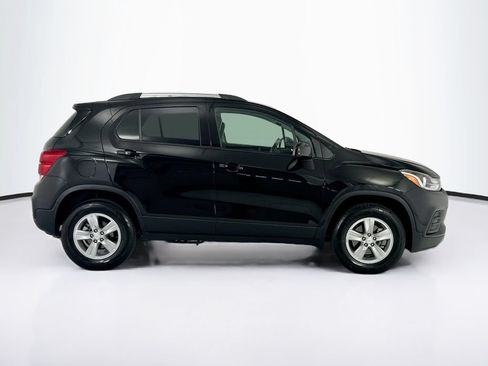 Used 2022 Chevrolet Trax LT w/ LT Convenience Package AWD/4WD image 4