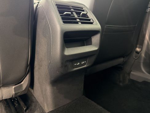 Used 2025 Volkswagen Tiguan SE R-Line FWD image 32