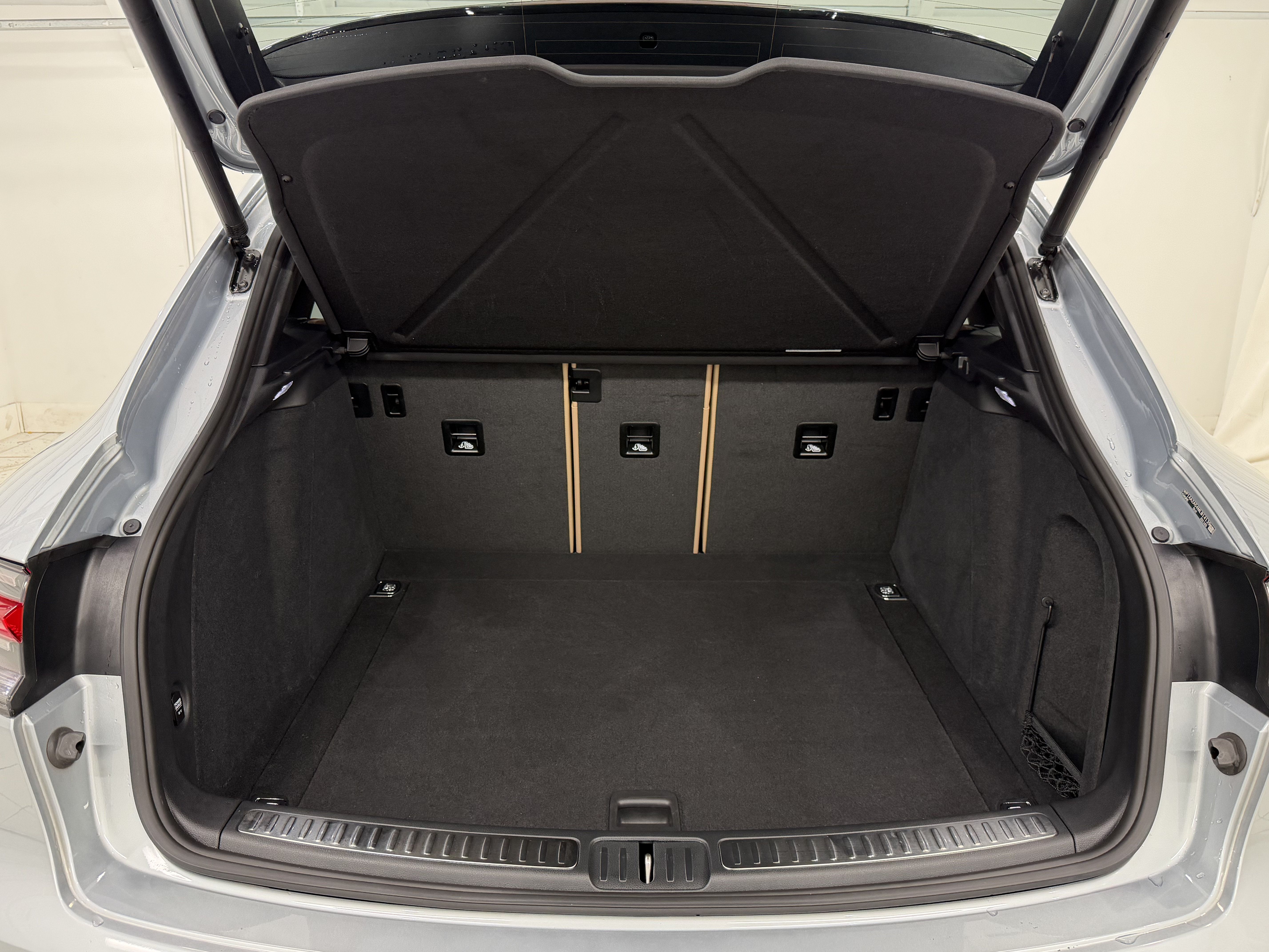 Certified 2021 Porsche Macan AWD/4WD image 59