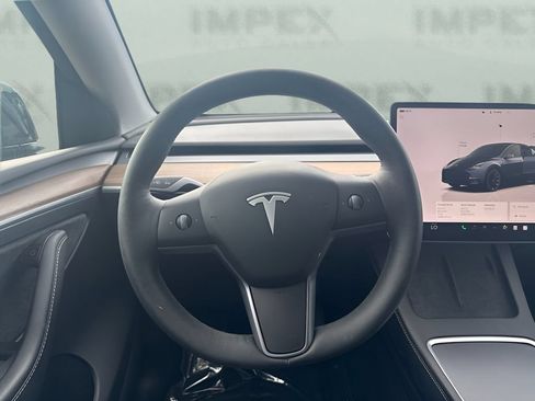 Used 2024 Tesla Model Y Long Range AWD/4WD image 13
