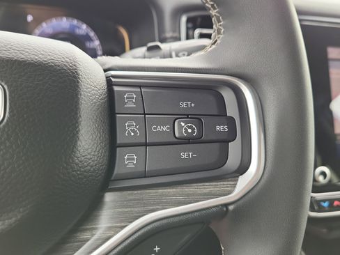 Used 2024 Jeep Wagoneer L Series III w/ Flexible Seating Group image 20