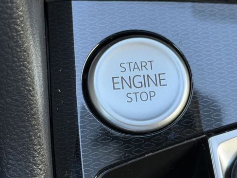 New 2026 Volkswagen Taos SE image 24