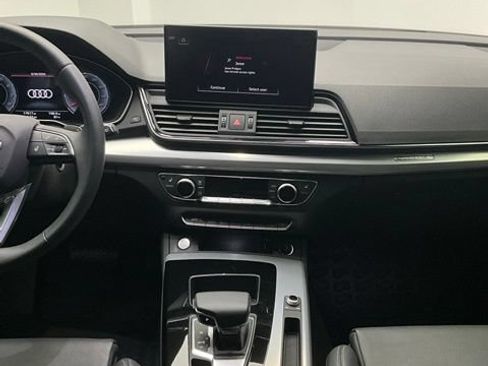 Used 2024 Audi Q5 2.0T Premium w/ Summer of Audi Package AWD/4WD image 9