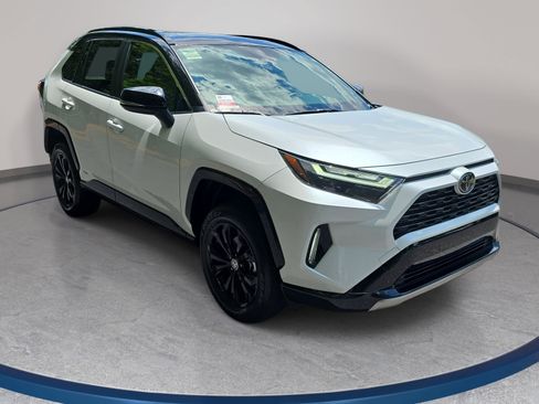 Used 2025 Toyota RAV4 XSE AWD/4WD image 3