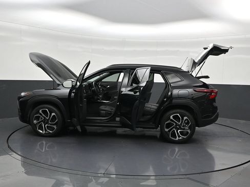 Used 2025 Chevrolet Trax RS w/ Driver Confidence Package FWD image 34