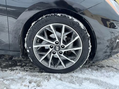 Used 2019 Hyundai Elantra Limited w/ Ultimate Package 02 FWD image 24