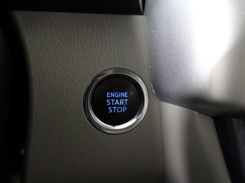 Used 2017 Toyota Highlander XLE AWD/4WD image 46
