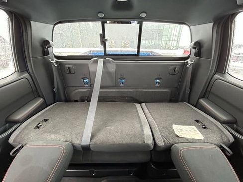 Used 2024 Nissan Frontier PRO-4X w/ Technology Package image 36