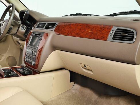 Used 2010 Chevrolet Suburban LTZ AWD/4WD image 34