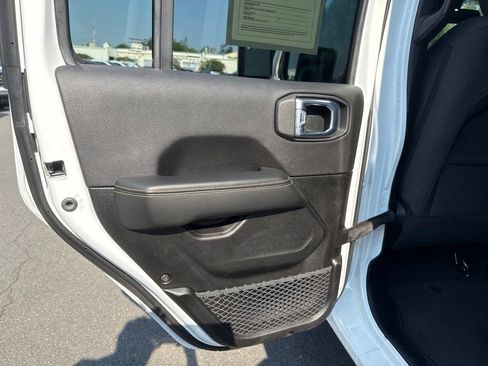 Used 2026 Jeep Wrangler Unlimited Sahara AWD/4WD image 43