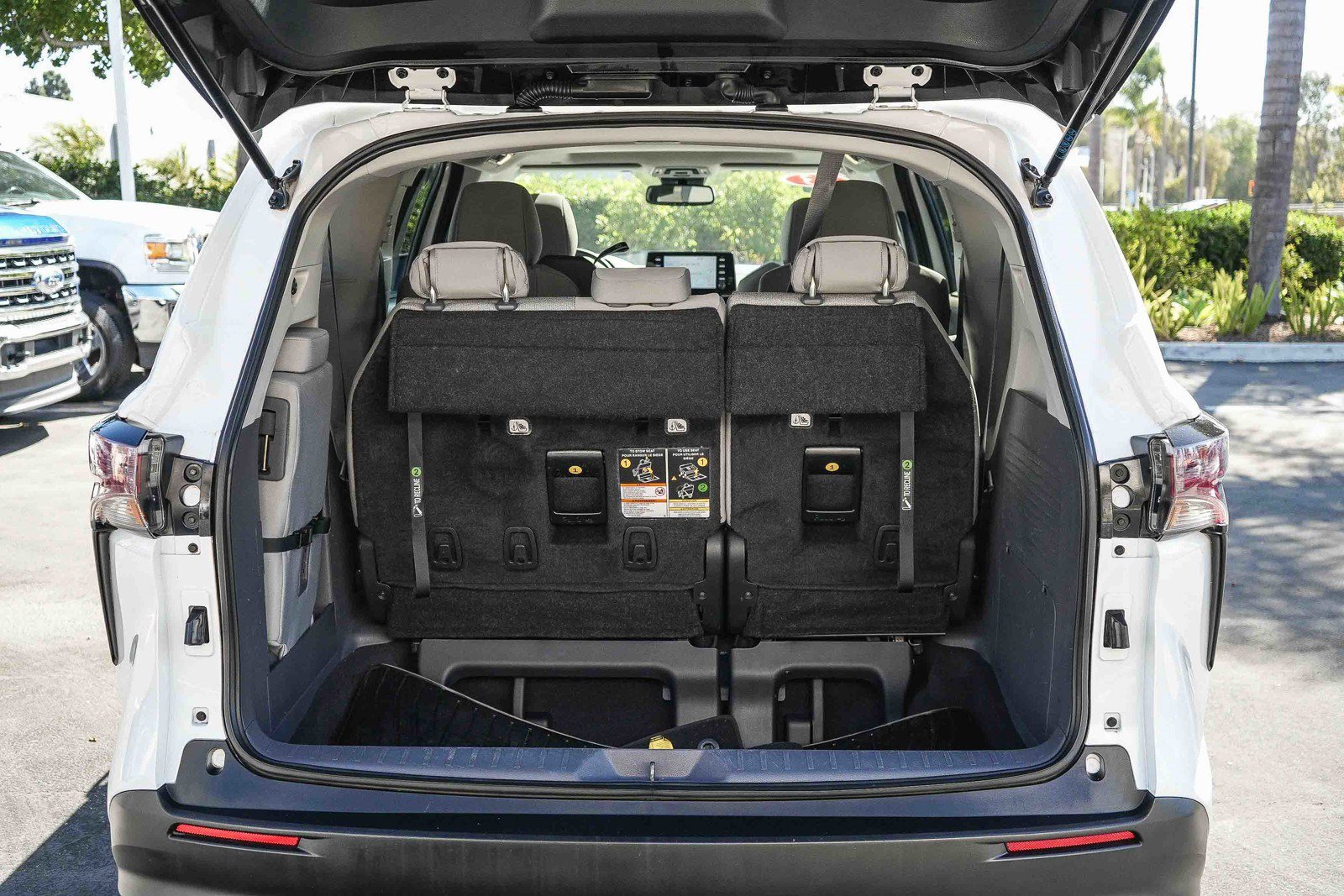 Used 2023 Toyota Sienna LE w/ LE Plus Package FWD image 25