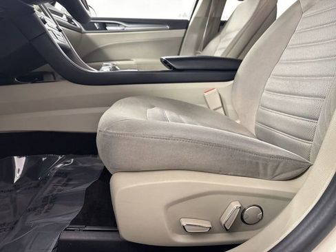 Used 2019 Ford Fusion SE FWD image 20