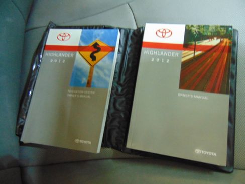 Used 2012 Toyota Highlander Limited w/ Tow Pkg image 34