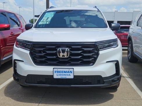 New 2025 Honda Pilot Sport image 2