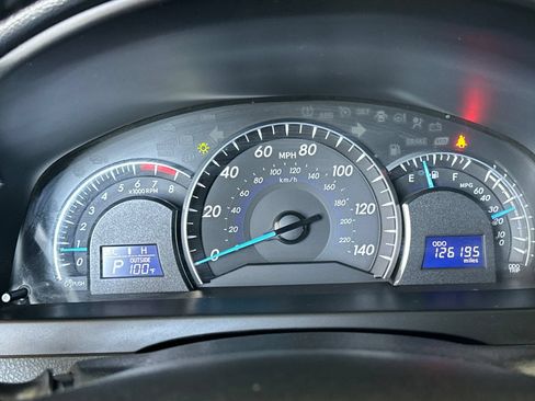 Used 2014 Toyota Camry XLE w/ Leather Package FWD image 27